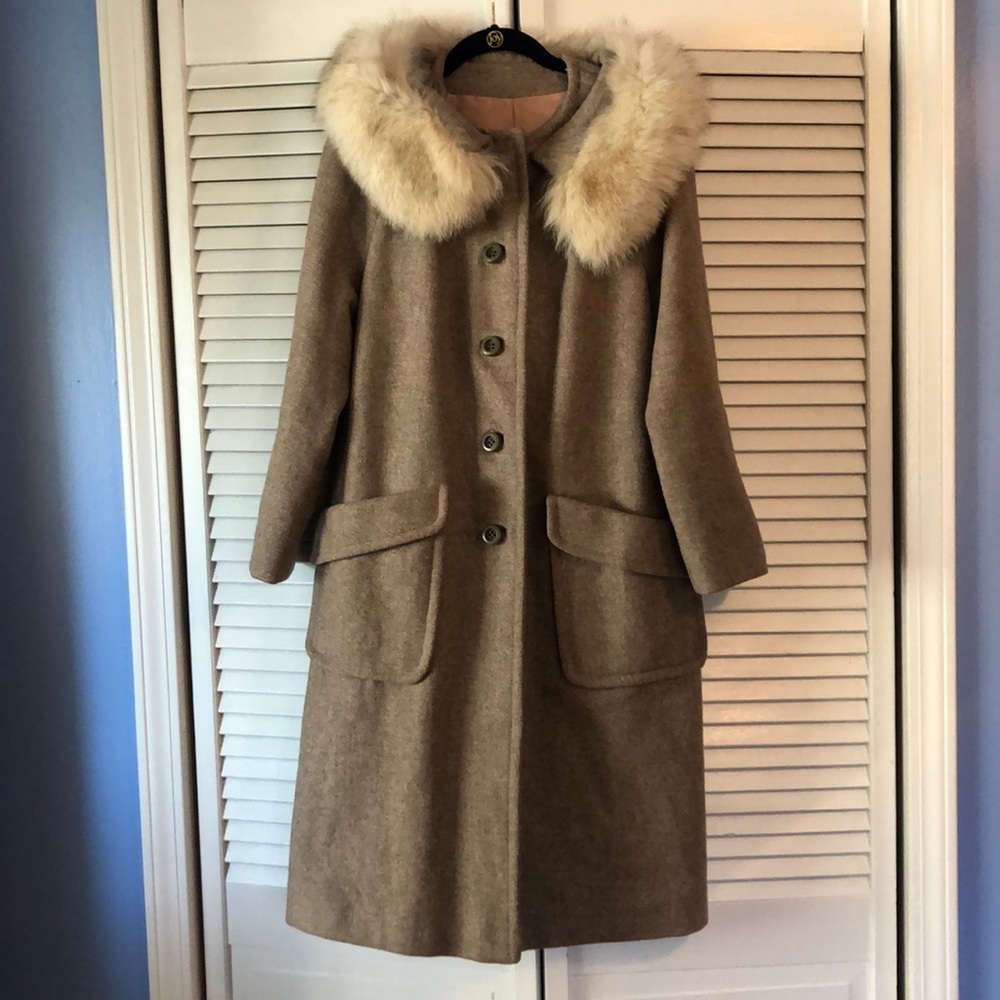 Dress coat with faux fur collar